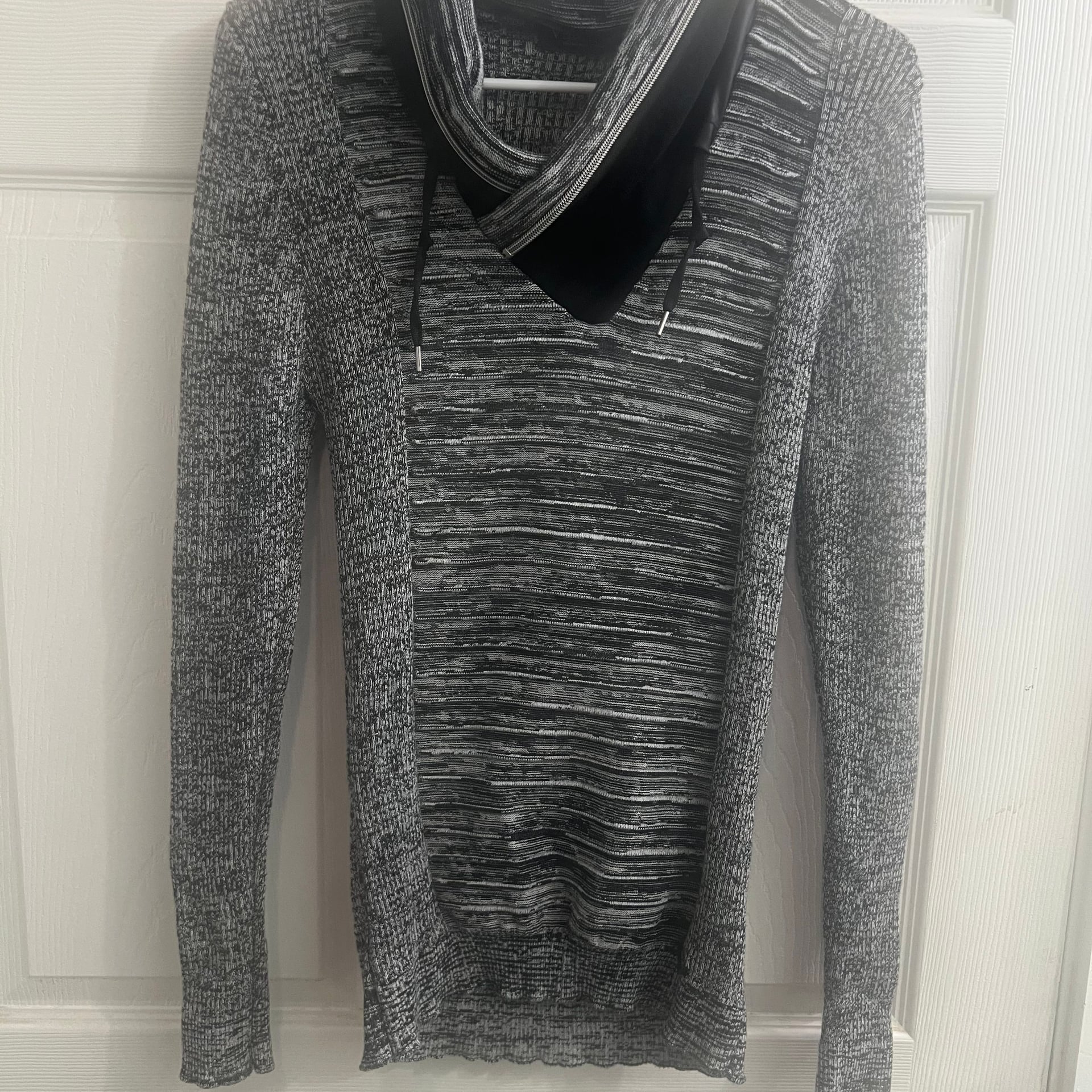 Men's Vercini Gray And Black Knit Sweater Size L